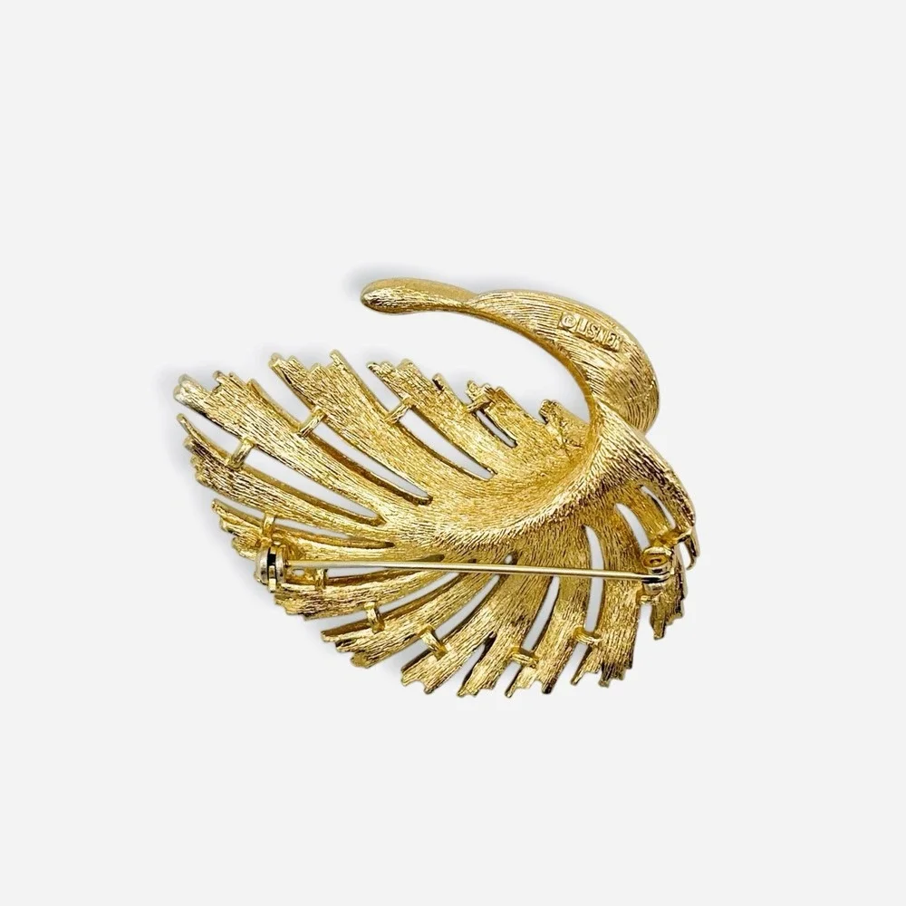 Vintage Lisner Brooch Pin Textured Gold Tone Leaf Feather Signed 2.5